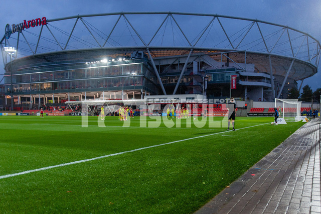 20240927_NSZ_1262 | Blick auf die BayArena während eines ElfmetersDEU, Leverkusen, 27.09.2024 Fußball, Frauen, Google Pixel Frauen-Bundesliga, Saison 2024/2025, 4. Spieltag, Bayer 04 Leverkusen - TSG HoffenheimDIE DFB-RICHTLINIEN UNTERSAGEN JEGLICHE NUTZUNG VON FOTOS ALS SEQUENZBILDER UND/ODER VIDEOÄHNLICHE FOTOSTRECKEN - Realisiert mit Pictrs.com