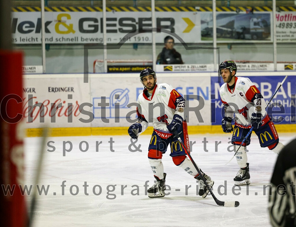 2023-01-13_090_TSV_Erding_gegen_VfE_Ulm-Neu-Ulm | Erding, Deutschland, 13.01.2023:
Eishockey, Bayernliga 2022 / 2023, 27. Spieltag, TSV Erding gegen VfE Ulm/Neu-Ulm, Endergebnis: 6:1

Stefan Rodrigues (VfE Ulm/Neu-Ulm e. V., #23), Florian Döring (VfE Ulm/Neu-Ulm e. V., #27)

Foto: Christian Riedel / fotografie-riedel.net
