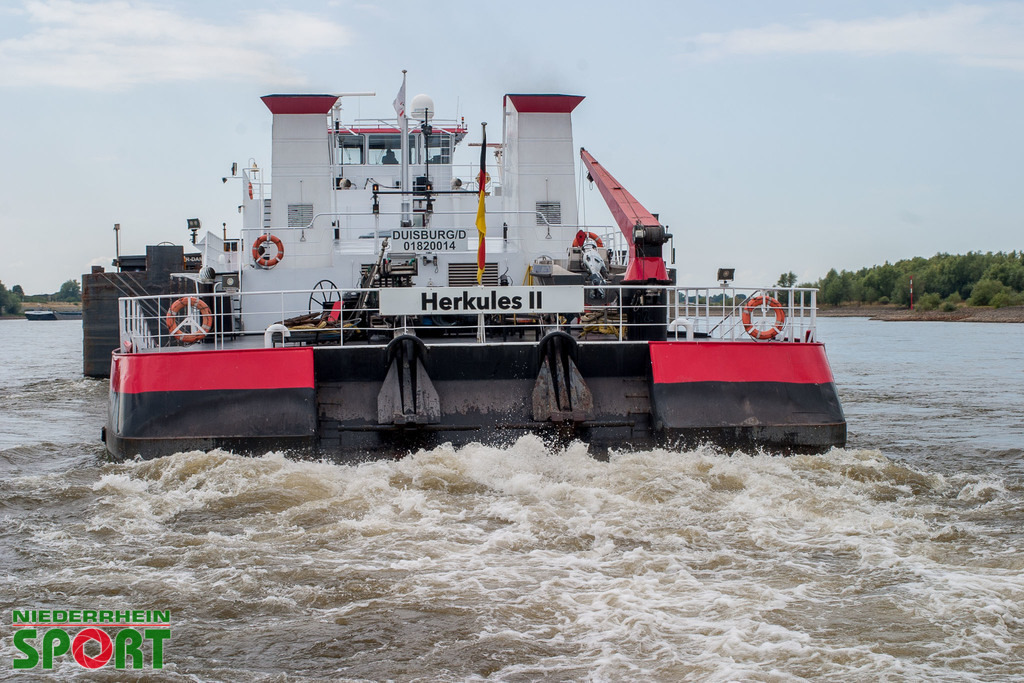 Rheinfaehre_OrsoyWalsum_290722_06 | Bildergalerie von Sport-Ereignissen aber auch von weiteren spannenden Dingen - nicht nur vom Niederrhein. In Anlehnung an den bekannten Spruch von Hanns Dieter Hüsch heißt das Motto: "Niederrhein ist überall".  - Realisiert mit Pictrs.com