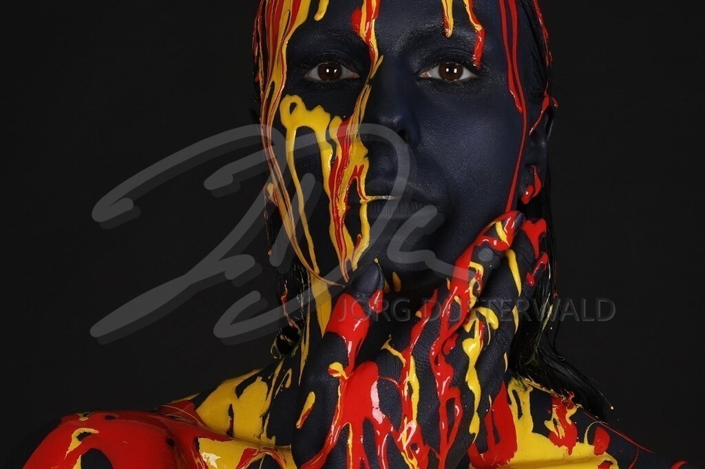 BodyArt-DARKBLUESPLASH_6601b | #018 | Modell: Sonia | Foto: Tschiponnique Skupin - Realisiert mit Pictrs.com