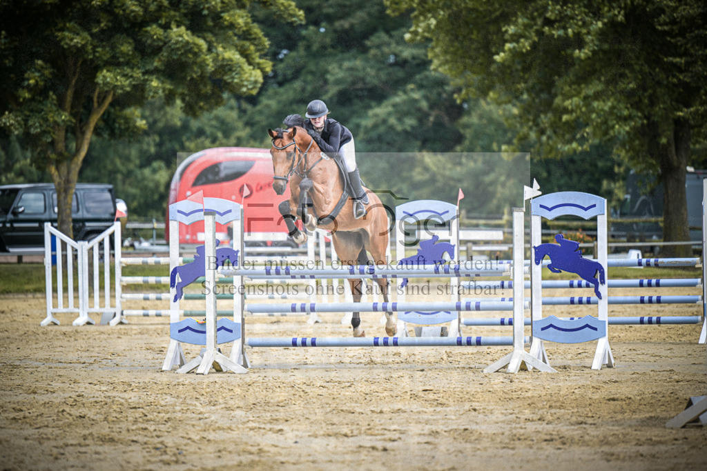 DOS_4399 | Entdecke hochwertige Reitturnierfotos von Foto Oger. Professionell, emotional und authentisch – jetzt Lieblingsmomente im Shop bestellen.Deutschlandweite Turnierfotografie. - Realisiert mit Pictrs.com