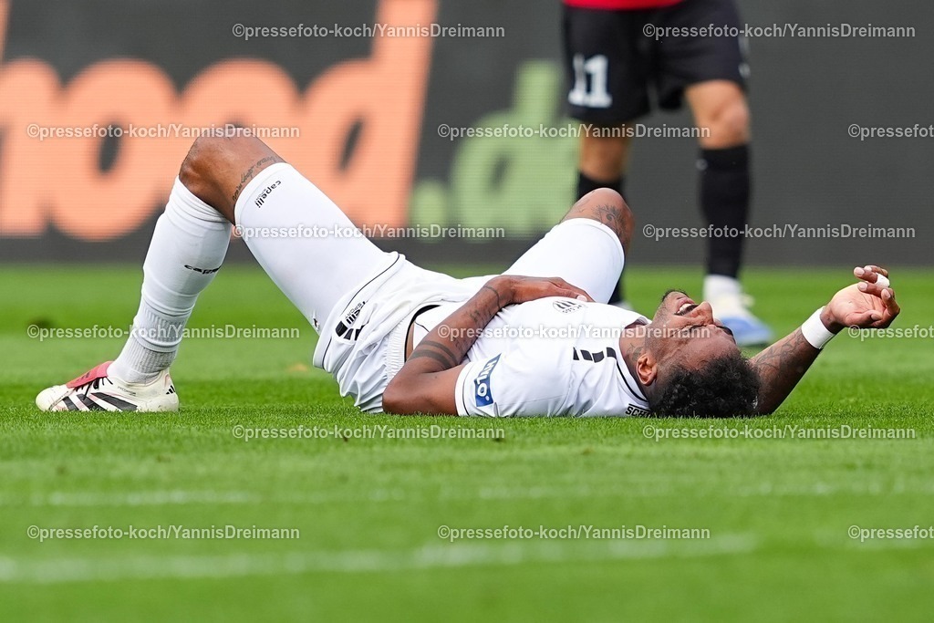 xydr03082501113 | 03.08.2025, xydrx, Fußball, 3.Liga, Viktoria Köln - FC Schweinfurt 05, Saison 2025 2026, Sportpark Höhenberg: Michael Dellinger (1.FC Schweinfurt 05 #10) liegt am Boden  DFB regulations prohibit any use of photographs as image sequences and or quasi-video.