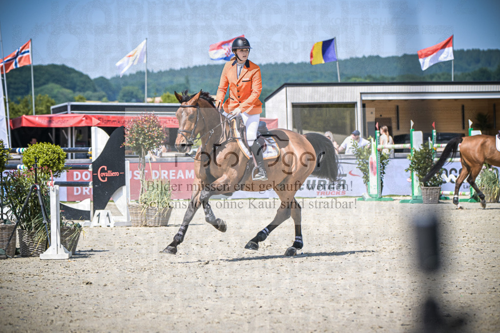 DOS_5485 | Entdecke hochwertige Reitturnierfotos von Foto Oger. Professionell, emotional und authentisch – jetzt Lieblingsmomente im Shop bestellen.Deutschlandweite Turnierfotografie. - Realisiert mit Pictrs.com