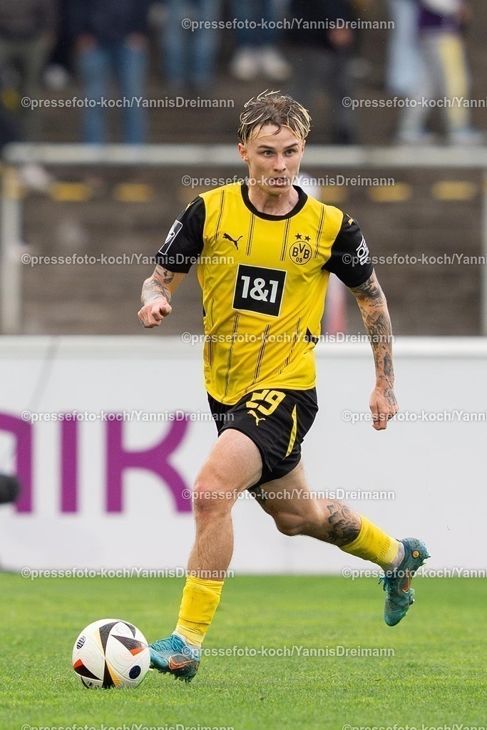 xydr13042502009 | 13.04.2025, xydrx, Fußball, Borussia Dortmund II - FC Energie Cottbus, 3.Liga, Stadion Rote Erde, Saison 2024 2025: Niklas Jessen (Borussia Dortmund II #29) DFB regulations prohibit any use of photographs as image sequences and or quasi-video.