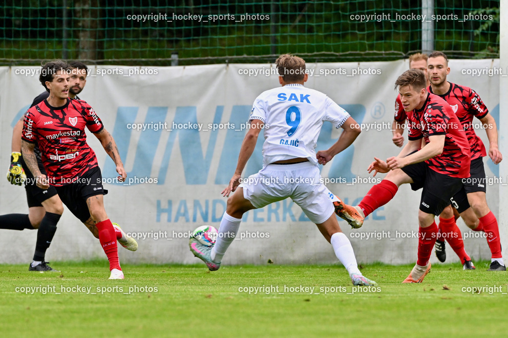SAK vs. ATUS Ferlach | #7 Christopher Katschnig ATUS Ferlach, #9 Luka Gajic SAK, #14 Florian Verdel ATUS Ferlach, SAK vs. ATUS Ferlach, SAK vs. ATUS Ferlach am 01.08.2025 in Klagenfurt (Sportpark Welzenegg), Austria, (Photo by Bernd Stefan)
