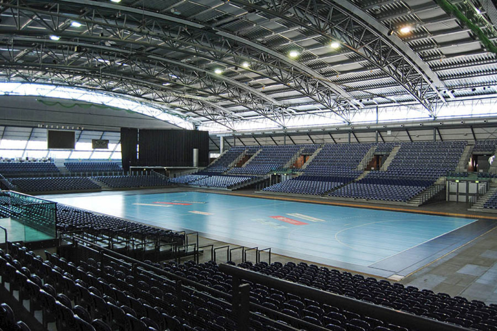 Foto: Leipzig - Arena Leipzig | Das Team hinter BILDLEXIKON LEIPZIG bündelt historische wie aktuelle Informationen über die Stadt Leipzig in Text und Bild auf einer Plattform und stellt diese der interessierten Öffentlichkeit zur Verfügung.