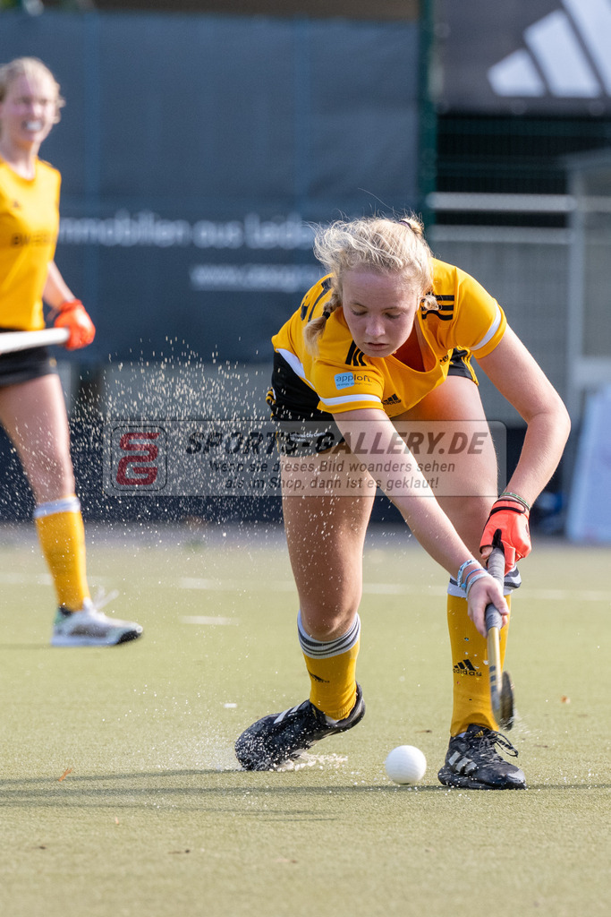 SFE_20231021_0130 | Deutsche Meisterschaft Weibliche U16 Halbfinale Düsseldorfer HC - Harvestehuder THC am 21.10.2023 in Köln (Düsseldorfer Hockeyclub 1905 e.V.), Photo: Stephan Fehrmann 2023 (Sports-Gallery)