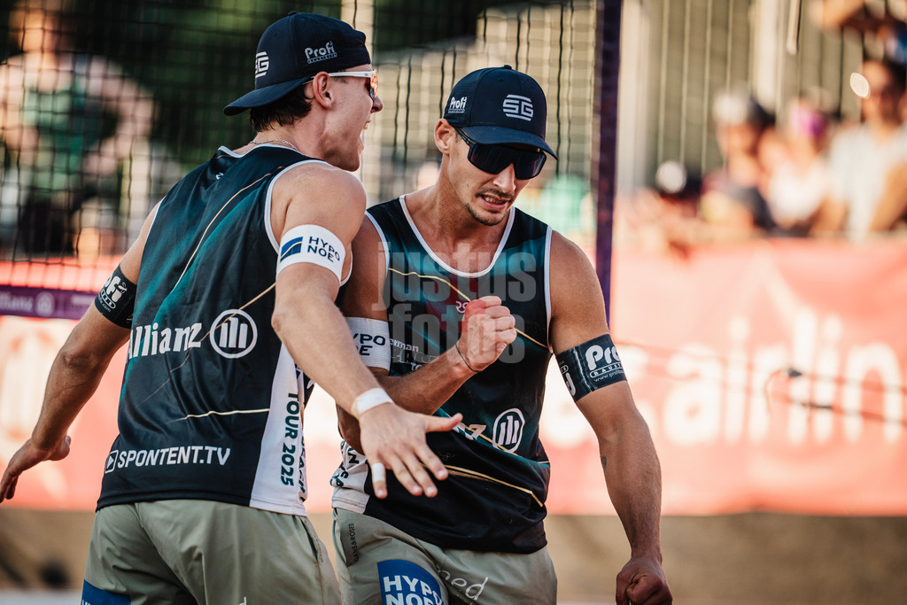 Beachvolleyball | Männer | Allianz German Beach Tour 2025 | Tourstop München | 04.07.2025 | v.l. Laurenc Grössig und Mathias Seiser jubeln