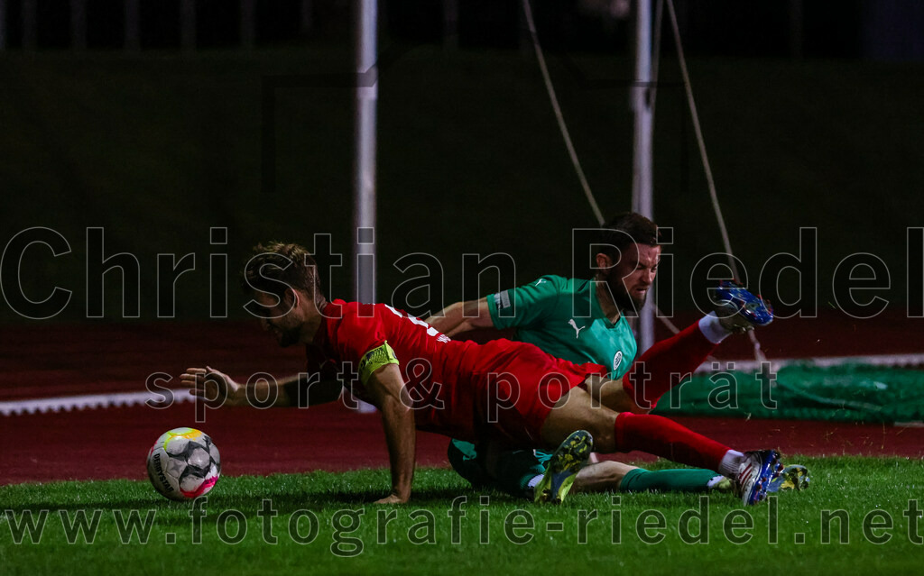 2023-09-01_046_SC_Baldham-Vaterstetten_gegen_TSV_1877_Ebersberg | Vaterstetten, Deutschland, 01.09.2023:
Fußball, Kreisliga 2023 / 2024, 3. Spieltag, SC Baldham-Vaterstetten gegen TSV 1877 Ebersberg, Ergebnis: 1:2

Niklas Stepanek (SC Baldham-Vaterstetten, #28), Timo Schaller (TSV 1877 Ebersberg, #7)

Foto: Christian Riedel / fotografie-riedel.net