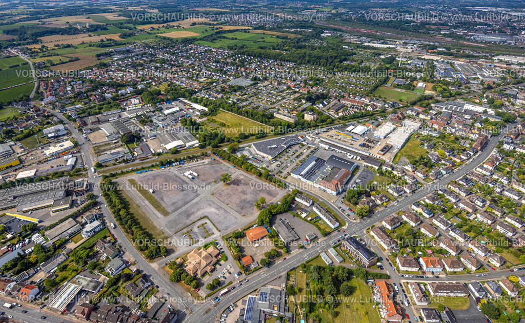 Hamm250700961Mitte | Luftbild, Ökonomierat-Peitzmeier-Platz und Wohngebiet, Zentralhallen Hamm Veranstaltungsstätte und Kaufland Supermarkt mit Solardach Solarpaneelen, Mitte, Hamm, Ruhrgebiet, Nordrhein-Westfalen, Deutschland