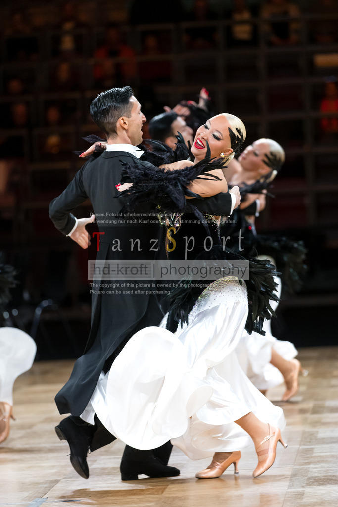 20241109_DM-Formationen_Vorrunde_2633 | Tanzsportbilder, Standardtanz, Lateintanz, WDSF, DTV, LTVB, dancecomp, goc, hessen tanzt, blaues band der spree, walzer, tango, wiener walzer, slowfox, quickstepp, samba, rumba, cha-cha-cha, paso doble. jive, hd-kroft photography, turniertanzsport