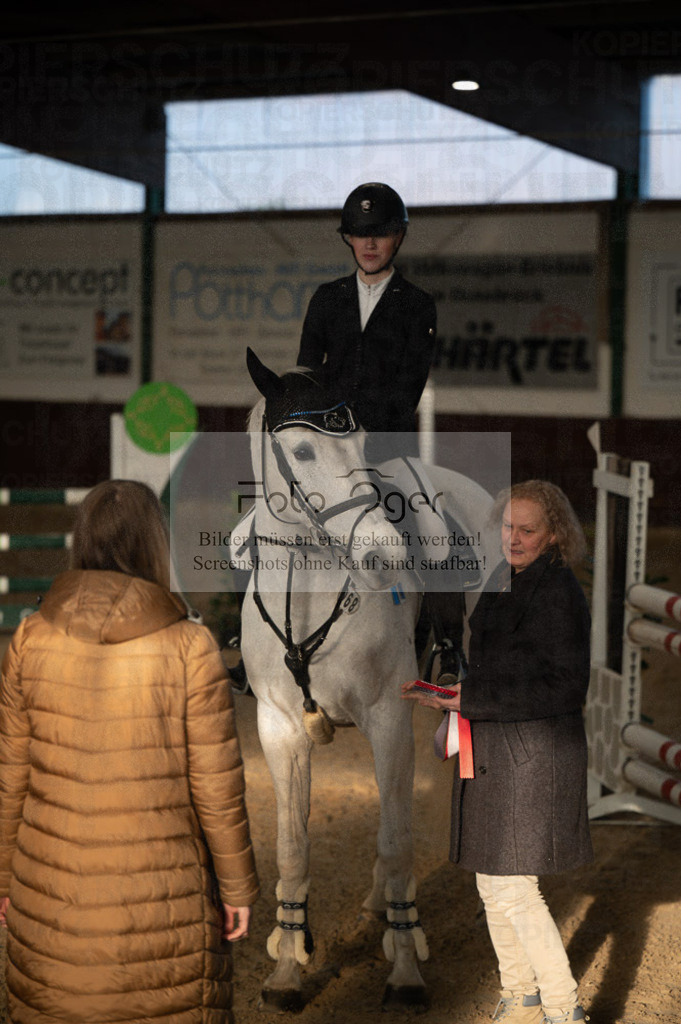 Hallenreittunier Voxtrup 2023 | Entdecke hochwertige Reitturnierfotos von Foto Oger. Professionell, emotional und authentisch – jetzt Lieblingsmomente im Shop bestellen.Deutschlandweite Turnierfotografie. - Realisiert mit Pictrs.com