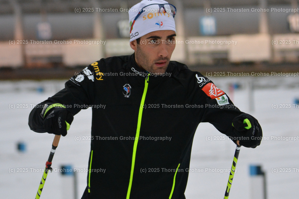 IBU WC Biathlon Oberhof 2018 | FOURCADE Martin (FRA) beim Anschiessen vor dem Rennen; IBU WC Biathlon Oberhof 2018, 12,5 km Verfolgung der Männer am 06.01.2018 in der DKB Ski Arena in Oberhof, (Deutschland) - Realisiert mit Pictrs.com