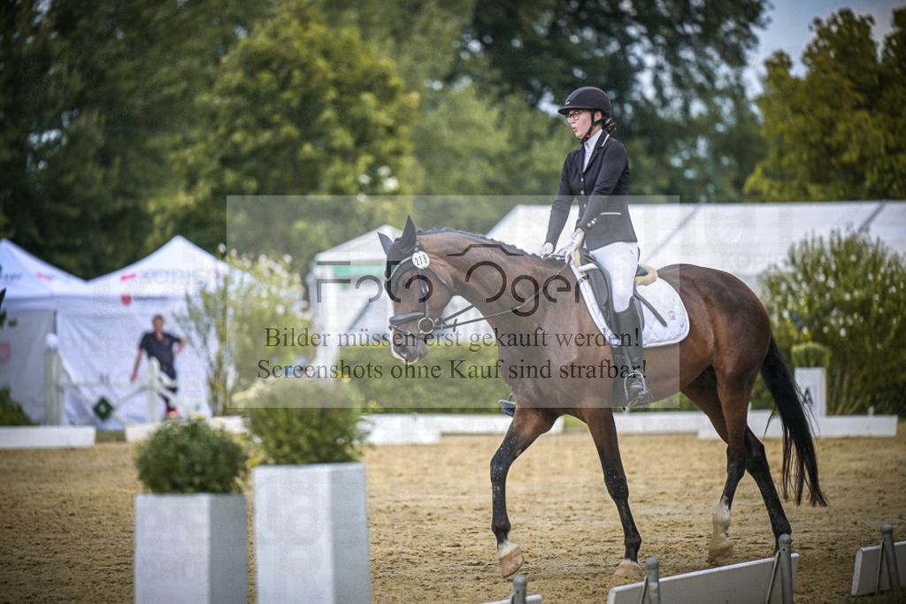 DOS_3629 | Entdecke hochwertige Reitturnierfotos von Foto Oger. Professionell, emotional und authentisch – jetzt Lieblingsmomente im Shop bestellen.Deutschlandweite Turnierfotografie. - Realisiert mit Pictrs.com