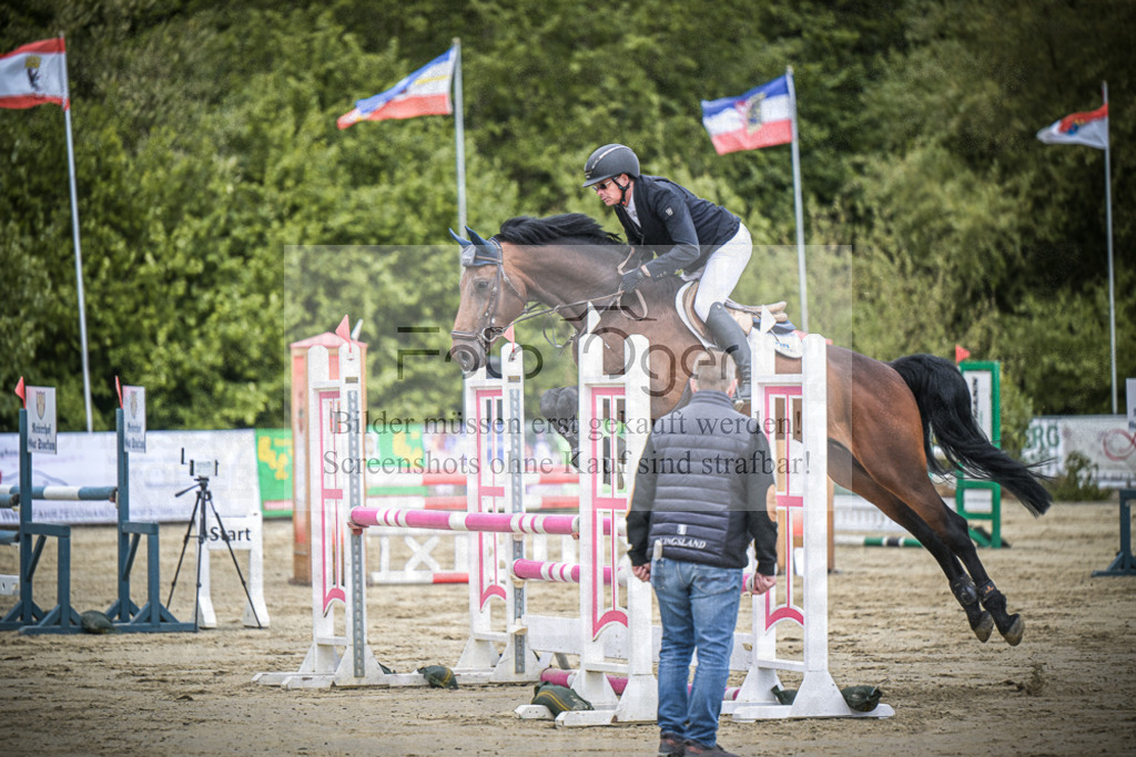 DOS_3617 | Entdecke hochwertige Reitturnierfotos von Foto Oger. Professionell, emotional und authentisch – jetzt Lieblingsmomente im Shop bestellen.Deutschlandweite Turnierfotografie. - Realisiert mit Pictrs.com