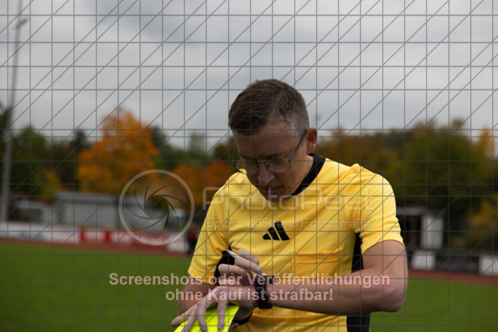 20251012_130511_0143 | #,1.FC Donzdorf (schwarz) vs. VfB Stuttgart II (rot), Fussball, Frauen-Verbandsliga Württemberg, 05. Spieltag, Saison 2025/2026, Rasenplatz Lautertal Stadion, Süßener Straße 16, 73072 Donzdorf, 12.10.2025 - 13:00 Uhr,Foto: PhotoPeet-Sportfotografie/Peter Harich