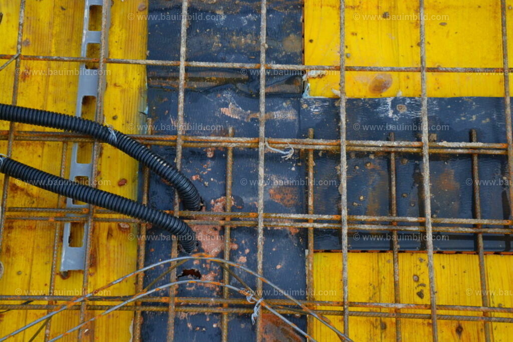 bib-lg17-elektroinstallation-0059 | Nach LV-Leistungsgruppen sortierte Detailfotos über den Bau eines Hauses. Alle Hausbau-Bilder direkt vom Urheber und Autor der Website Haus-Selber-Bauen.com