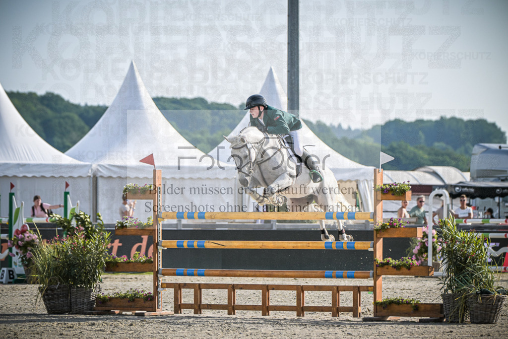 DOS_9095 | Entdecke hochwertige Reitturnierfotos von Foto Oger. Professionell, emotional und authentisch – jetzt Lieblingsmomente im Shop bestellen.Deutschlandweite Turnierfotografie. - Realisiert mit Pictrs.com