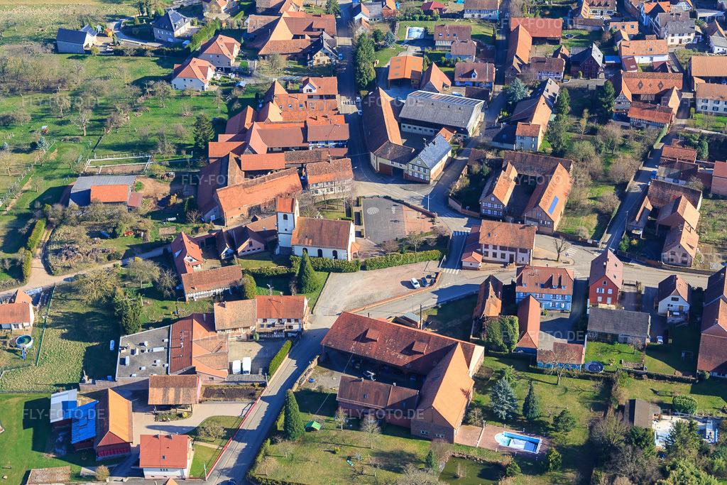 Luftbild: Eglise protestante luthérienne de Rigendorf in Ringendorf im Bundesland Bas-Rhin in Frankreich. – Foto: IMG_097523.jpg vom 16.03.2017 durch Werner Riehm/FLY-FOTO.de – Auflösung des Originals: 5190 x 3460 px