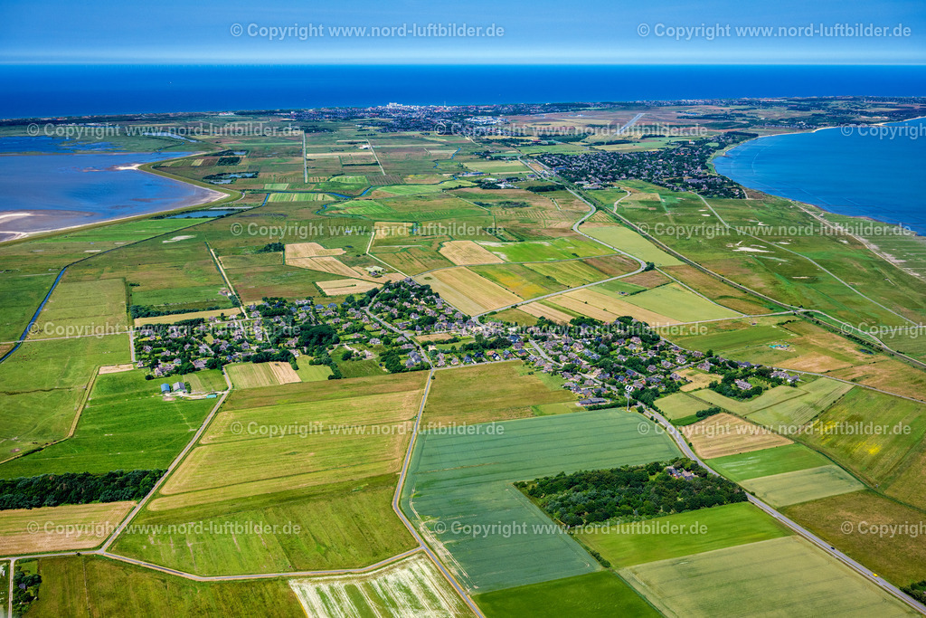 Sylt_Archsum_ELS_4107210625 | ARCHSUM 21.06.2025 Ortsansicht der Straßen und Häuser der Wohngebiete in Archsum auf der Insel Sylt im Bundesland Schleswig-Holstein, Deutschland. // Town View of the streets and houses of the residential areas in Archsum at the island Sylt in the state Schleswig-Holstein, Germany. Foto: Martin Elsen