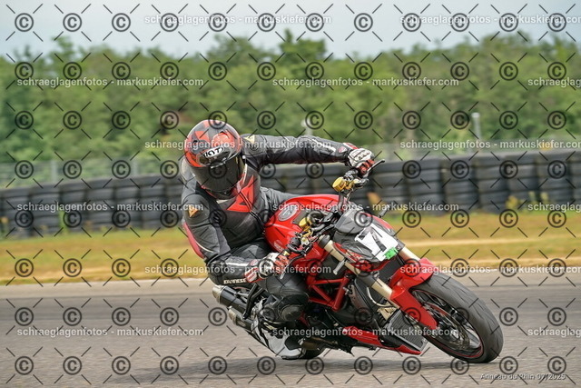 25bt05-1195 | markuskiefer.com - Realisiert mit Pictrs.com