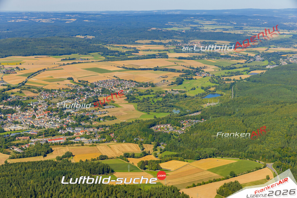 Luftaufnahme der Stadt Arzberg - Die Luftaufnahme wurde 2025 vom UL-Flugzeug heraus erstellt ( keine Drohne ) - Hochauflösende Luftaufnahme - für professionelle Ausdrucke geeignet. Die Geschenkidee !Mit Lizenz und Bildrechte bestellbar