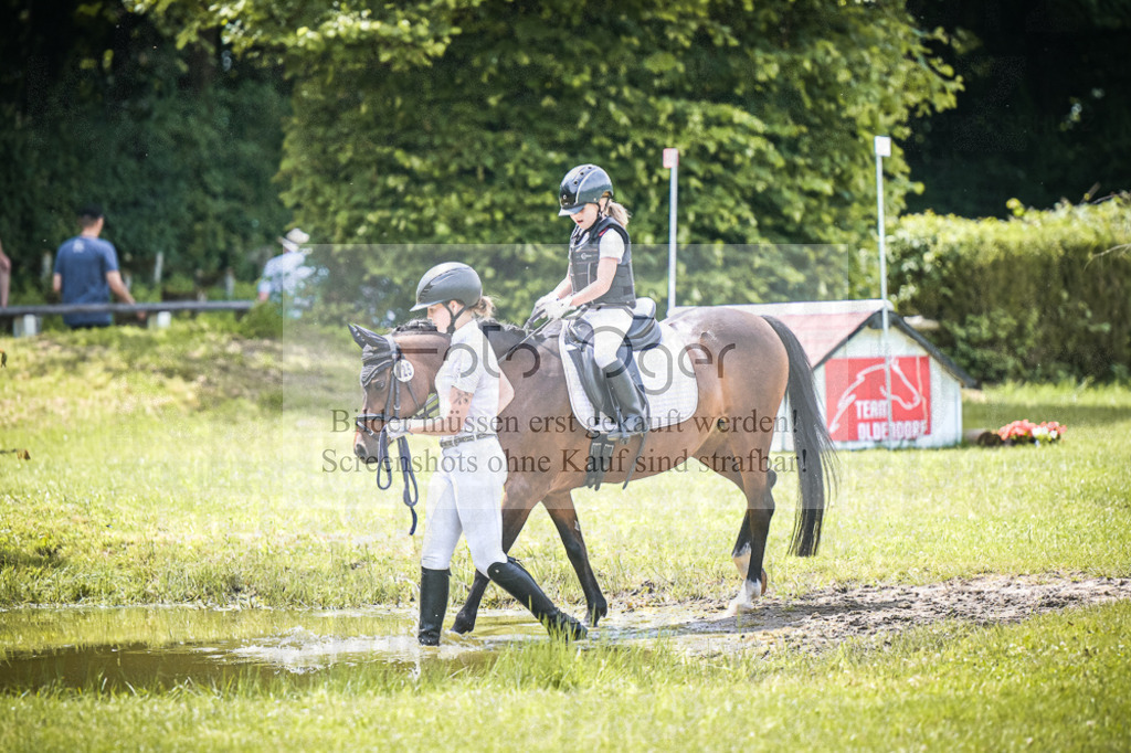 DOS_5688 | Entdecke hochwertige Reitturnierfotos von Foto Oger. Professionell, emotional und authentisch – jetzt Lieblingsmomente im Shop bestellen.Deutschlandweite Turnierfotografie. - Realisiert mit Pictrs.com