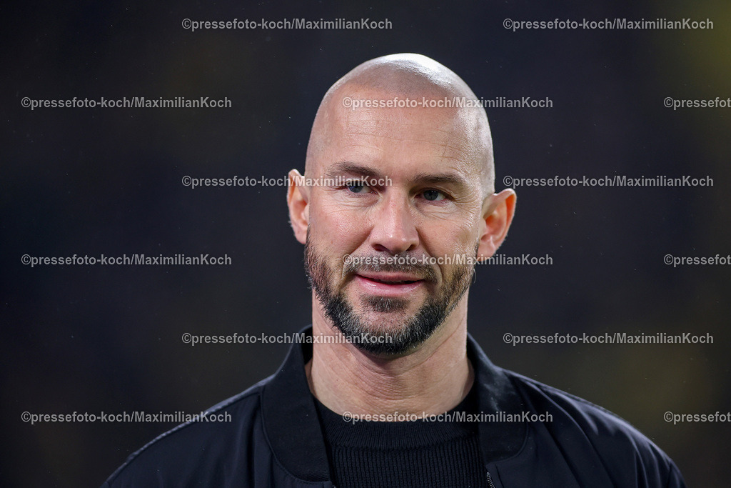 BVB15122402161 | 15.12.2024, Fußball, Borussia Dortmund - TSG 1899 Hoffenheim, 1. Fußball Bundesliga, 14. Spieltag, Signal Iduna Park, Saison 2024 2025: Cheftrainer Christian Ilzer (Trainer Hoffenheim)DFB regulations prohibit any use of photographs as image sequences and or quasi-video.
