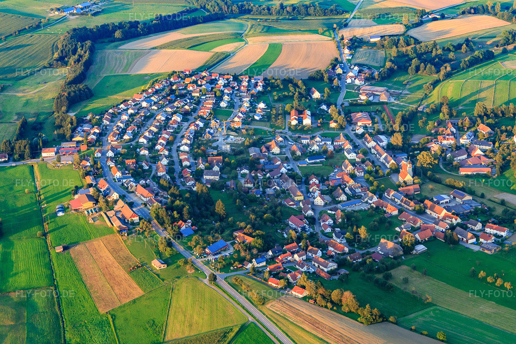 Luftbild: Ortsansicht von Südwesten im Ortsteil Aach-Linz in Pfullendorf im Bundesland Baden-Württemberg in Deutschland. Foto: IMG_094402.jpg vom 27.08.2016 durch Werner Riehm/FLY-FOTO.de