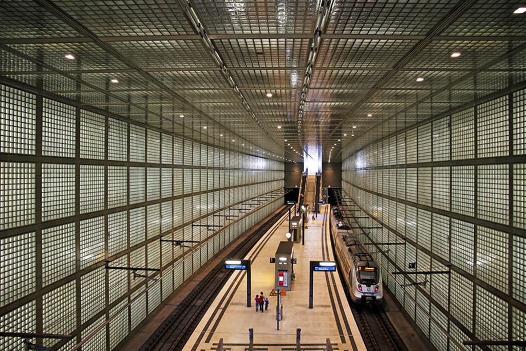 City-Tunnel Leipzig - Station Wilhelm-Leuschner-Platz | Das Team hinter BILDLEXIKON LEIPZIG bündelt historische wie aktuelle Informationen über die Stadt Leipzig in Text und Bild auf einer Plattform und stellt diese der interessierten Öffentlichkeit zur Verfügung.