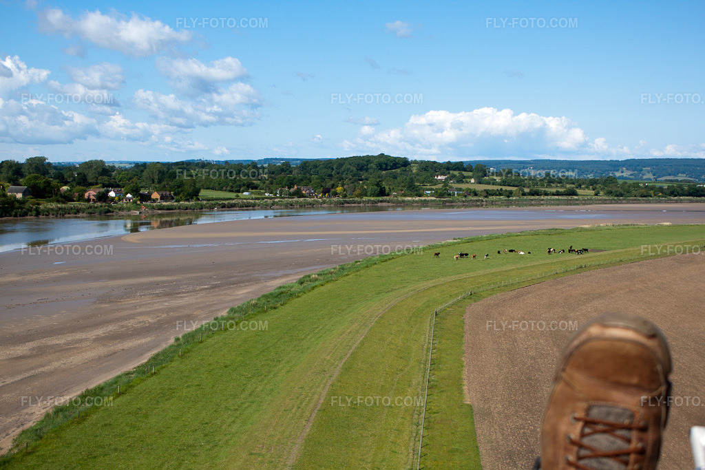 Aerial view: Sandbanks at low tide at the mouth of the River Severn near Framilode in the district Upper Framilode in Newnham in the state England, Great Britain. – Photo: IMG_40776(39739).jpg taken on 06/11/2011 by Werner Riehm/FLY-FOTO.com – Resolution of the original: 4752 x 3168 px
