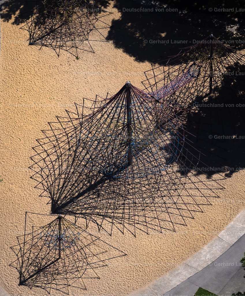 9102096 | ERFURT 14.06.2021 Parkanlage und Spielplatz mit Sandflächen " egapark " im Ortsteil Hochheim in Erfurt im Bundesland Thüringen, Deutschland. Weiterführende Informationen bei: Erfurter Garten- und Ausstellungs gemeinnützige GmbH. // Park with playground with sandy areas " egapark " in the district Hochheim in Erfurt in the state Thuringia, Germany. Further information at: Erfurter Garten- und Ausstellungs gemeinnuetzige GmbH. Foto: Gerhard Launer