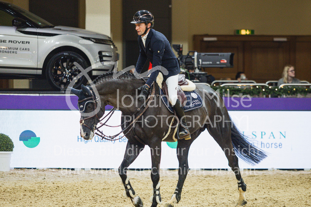 251221_IFRF_Jumping_GP-129 | Deine schönsten Turniermomente als professionelle Fotos! Entdecke hochwertige Pferdesport-Fotografie im Online-Shop. Jetzt Fotos finden & bestellen!