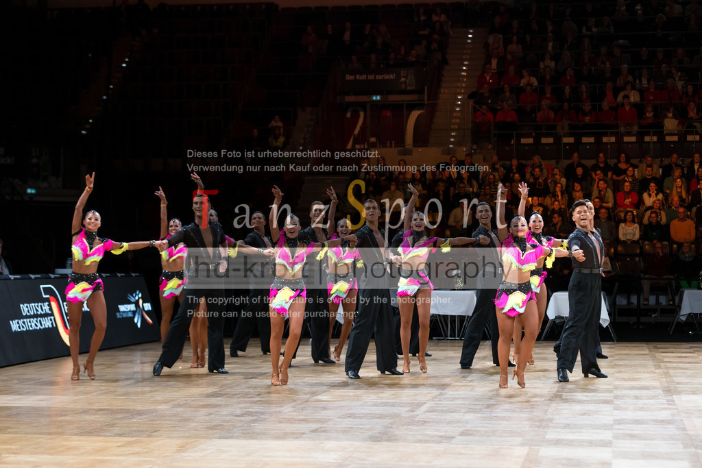 20241109_DM-Formationen_Vorrunde_1759 | Tanzsportbilder, Standardtanz, Lateintanz, WDSF, DTV, LTVB, dancecomp, goc, hessen tanzt, blaues band der spree, walzer, tango, wiener walzer, slowfox, quickstepp, samba, rumba, cha-cha-cha, paso doble. jive, hd-kroft photography, turniertanzsport