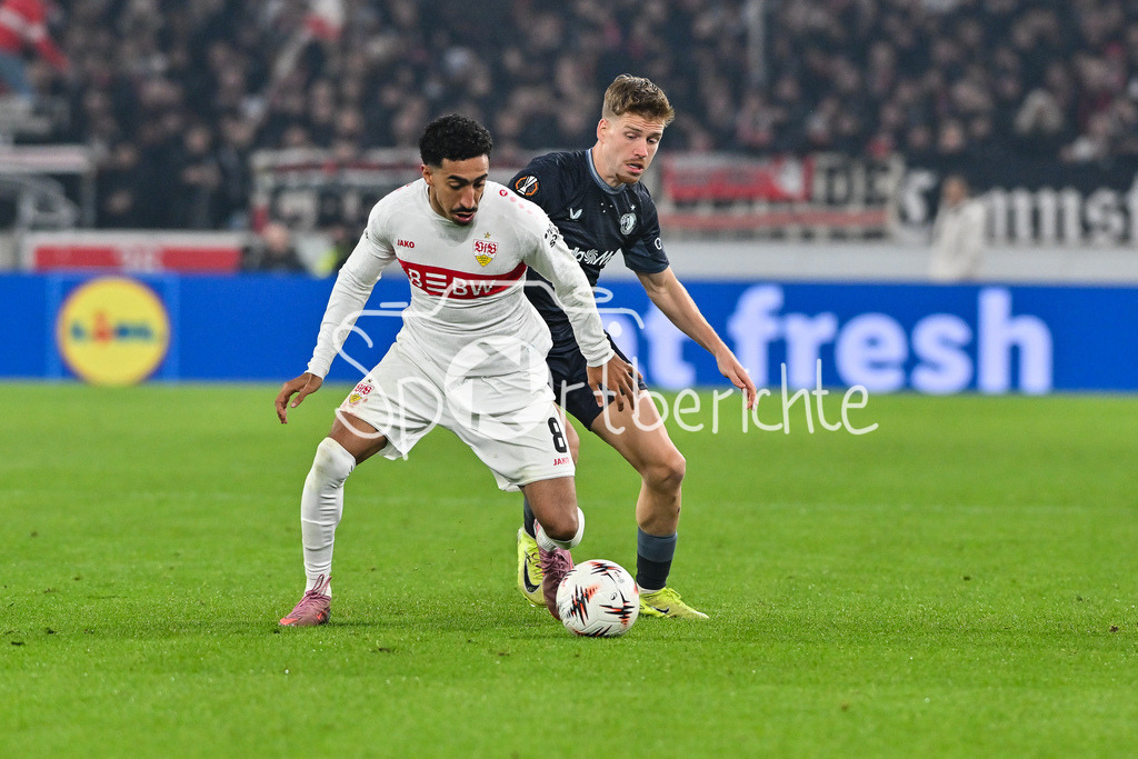 VfB Stuttgart - Feyenoord Rotterdam | STUTTGART, DEUTSCHLAND - 6. NOVEMBER: im Duell Tiago TOMAS (VfB Stuttgart 8) und Gijs SMAL (Feyenoord Rotterdam 5) beim Ligaspiel zwischen dem VfB Stuttgart und Feyenoord Rotterdam am 4. Spieltag der Europa League in der MHP-Arena am 06.11.2025
