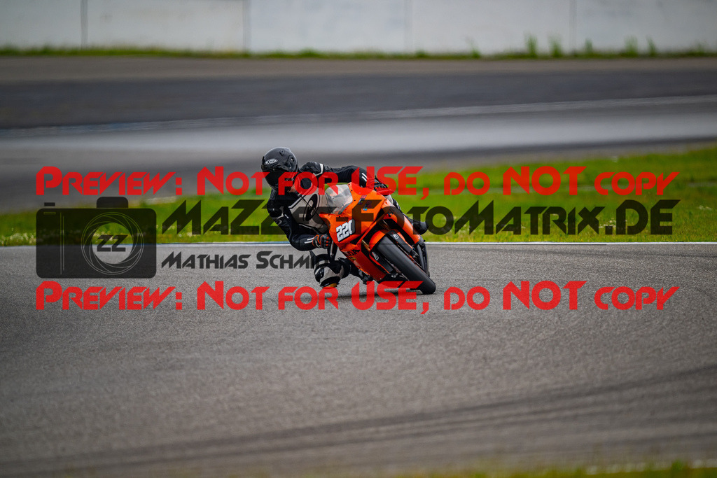 MaZZes_FotoMatrix_240701_6007705_8485 | ROT