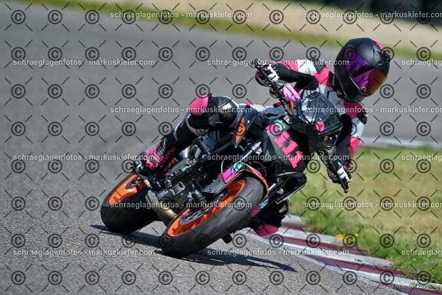 26BT02-1695 | markuskiefer.com - Realisiert mit Pictrs.com