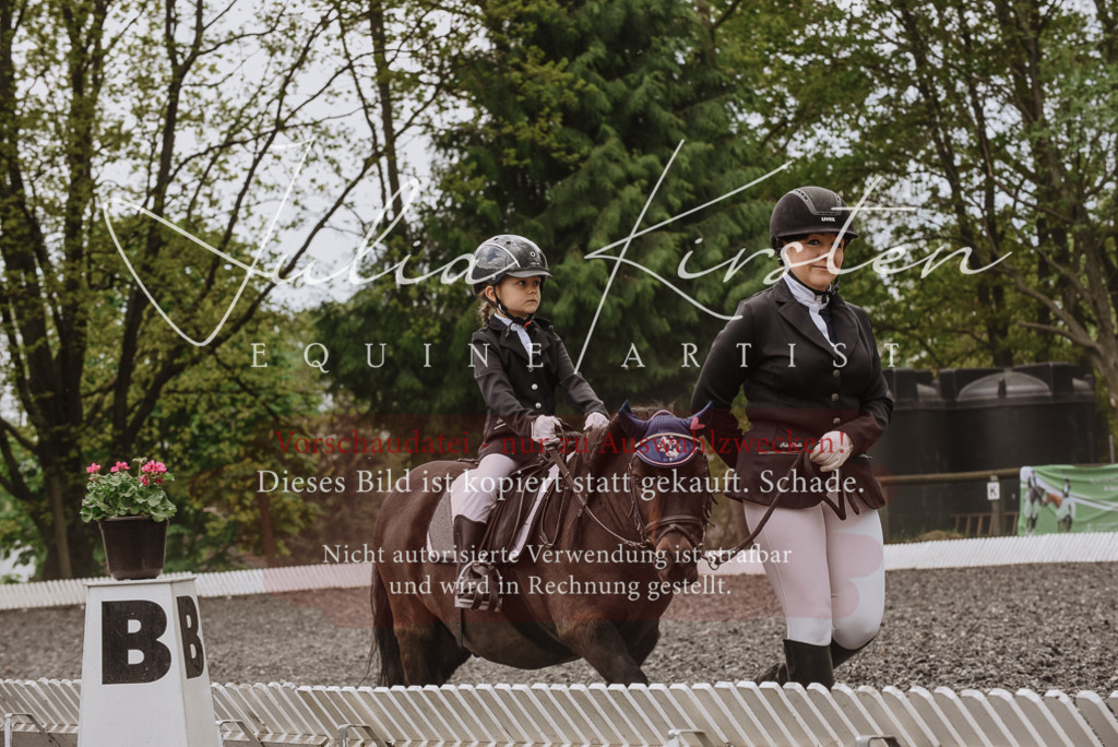 20230514_JK-Röhrsdorf-25-018 | Pferde- und Turnierfotografie in Westsachsen. Pferdeportraits, Auftragszeichnungen und intuitive Kunst.