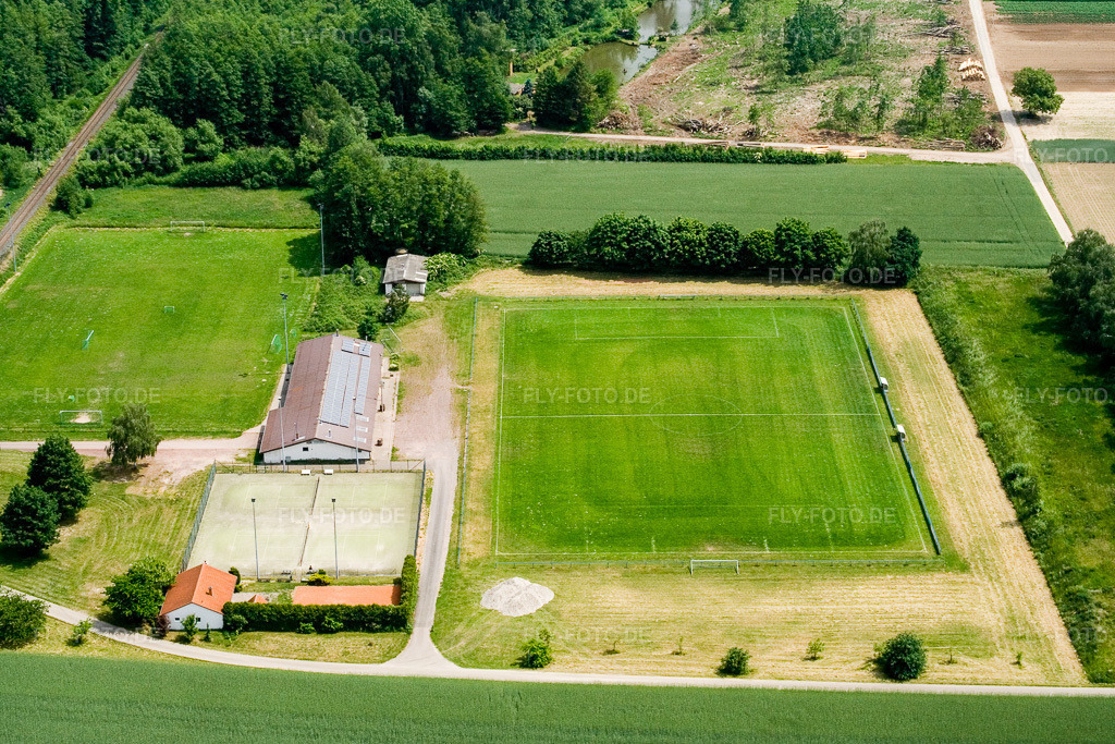 Luftbild: Fussballplatz in Barbelroth im Bundesland Rheinland-Pfalz in Deutschland. Foto: IMG_11038.jpg vom 24.05.2008 durch Werner Riehm/FLY-FOTO.de
