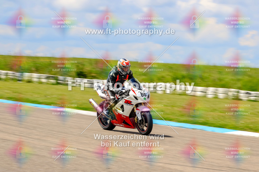 MotoTeam-0590 | Hier findet Ihr Bilder von Touristenfahrten auf der Nürburgring Nordschleife oder von anderen Veranstaltungen die ich besucht habe. Viel Spass beim Durch Schauen 