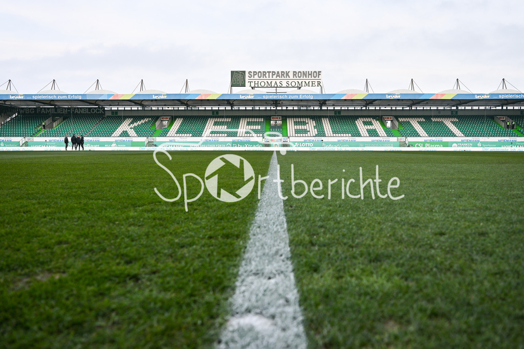 SpVgg Greuther Fürth - 1. FC Magdeburg | FUERTH, GERMANY - 06. FEBRUARY: Abstiegskrimi in der zweiten Liga / Symbolbild / Symbolfoto vor dem Match zwischen der SpVgg Greuther Fürth und dem 1. FC Magdeburg am 21. Spieltag der 2. Bundesliga im Sportpark Ronhof Thomas Sommer