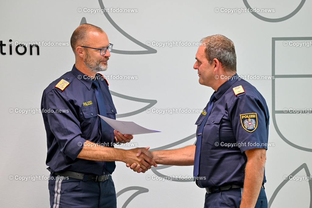 Polizei_ neuer Stadtpolizeikommandant Linz_ 27.06.2024-25 | 27.06.2024, Landespolizeidirektion Oberoesterreich, AUT, Vorstellung des neuen Stadtpolizeikommandanten von Linz, im Bild Andreas Pilsl (Landespolizeidirektor Ooe), Klaus Huebner (Brigadier, Stadtpolizeikommandant Linz)