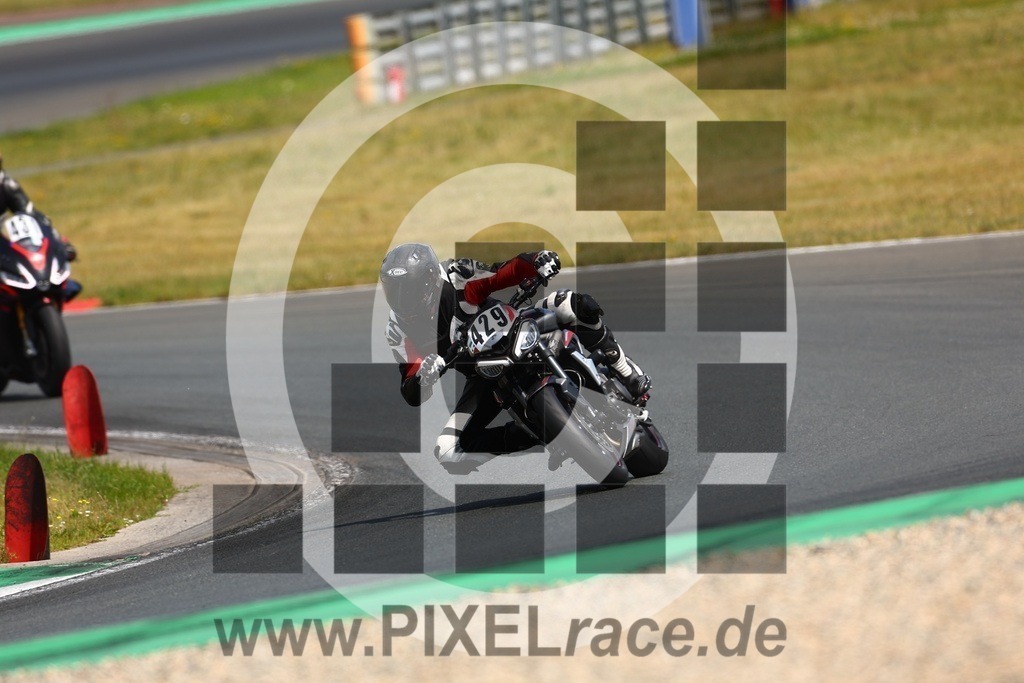 0429-20250616_01602 | Schöne Erinnerungen an spannende Momente - das festzuhalten ist unser Job. PIXELrace.de ist seit 2003 auf den Rennstrecken Europas unterwegs um die Action draußen beim Fahren und die wunderbare Stimmung imm Fahrerlager für euch einzufangen.