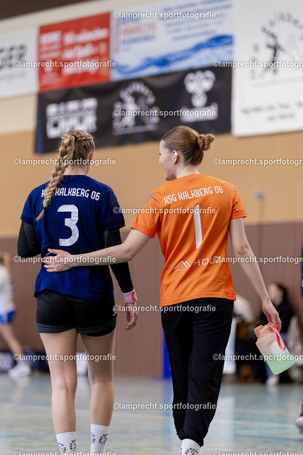 Handball I Frauen I Saison 2025-2026 I Verbandsliga Süd I 20. Spieltag I HSG Kalkberg 06 - Preetzer TSV 004 | v.l. Franziska Hänisch (3, HSG Kalkberg 06), Emelie Köhn (1, HSG Kalkberg 06) - Realisiert mit Pictrs.com