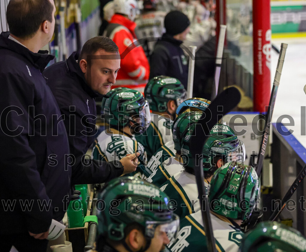 2025-12-14_115_TSV_Erding_gegen_ECDC_Memmingen_Indians | Erding, Deutschland, 14.12.2025:Eishockey, Oberliga Süd 2025 / 2026, 26. Spieltag, TSV Erding gegen ECDC Memmingen Indians, Endergebnis: 1:2Foto: Christian Riedel / fotografie-riedel.net
