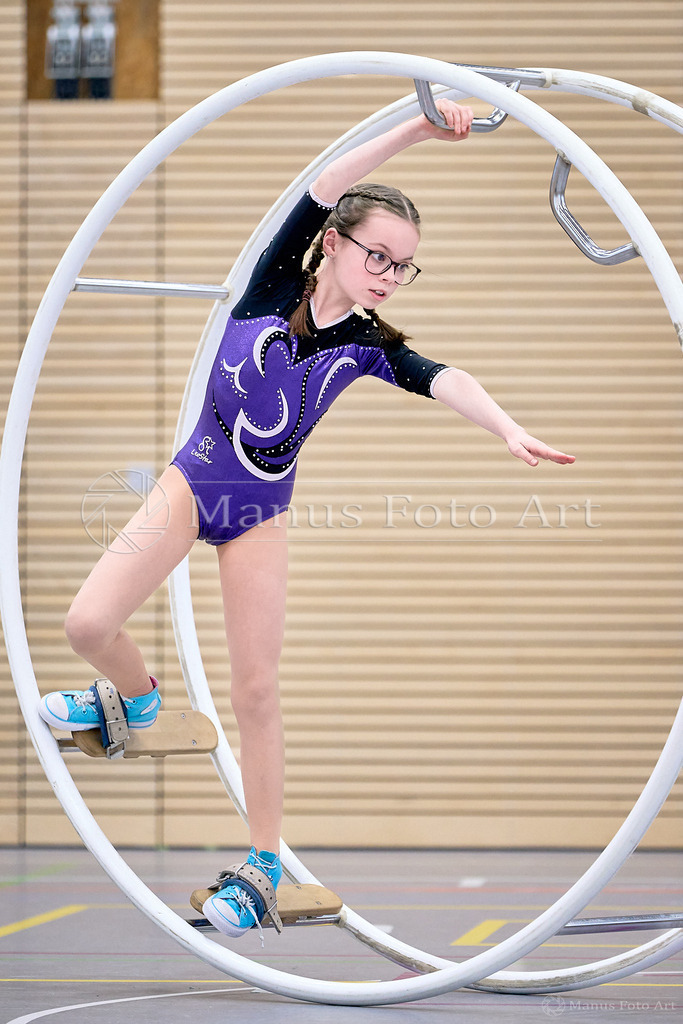 B-DSC06377 | Professionelle Sportfotografie in Hamburg, Schleswig-Holstein und Niedersachsen – spezialisiert auf Rhönrad, Geräteturnen, Leistungsturnen und rhythmische Sportgymnastik. Bundesweite Begleitung von Rhönrad-Events. Jetzt Sport-Fotos - Realisiert mit Pictrs.com