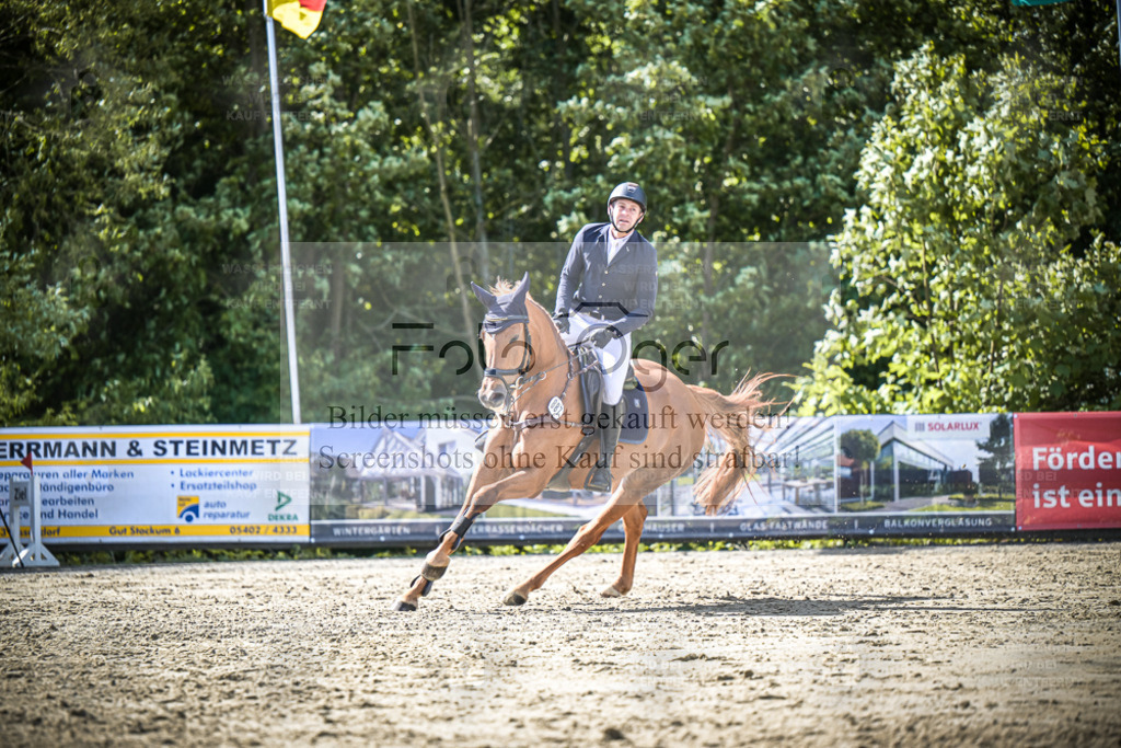DOS_9464 | Entdecke hochwertige Reitturnierfotos von Foto Oger. Professionell, emotional und authentisch – jetzt Lieblingsmomente im Shop bestellen. - Realisiert mit Pictrs.com