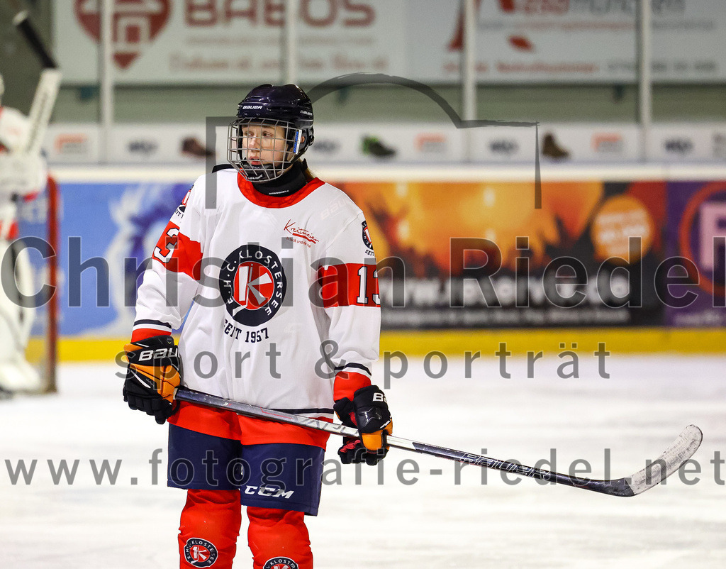 2022-12-04_032_TSV_Erding_gegen_EHC_Klostersee | Erding, Deutschland, 04.12.2022:
Eishockey, Bayernliga U17 2022 / 2023, 11. Spieltag, TSV Erding gegen EHC Klostersee, Endergebnis: 3:5

Emilia Lier (EHC Klostersee, #13)

Foto: Christian Riedel / fotografie-riedel.net