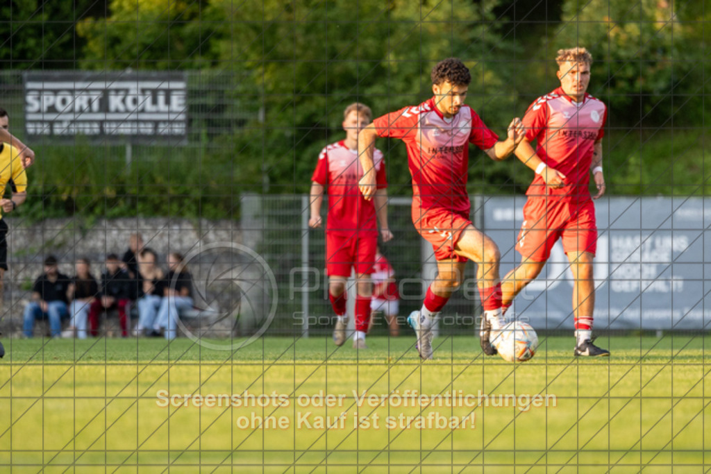 20250616_202801_0837 | #,  TV Eybach (weiß) vs. 1.FC Donzdorf II (rot), Fussball, Entscheidungsspiel 3 in Kreisliga A3 - Bezirk Neckar/Fils, Saison 2024/2025, Rasensportplatz, Staufenecker Str. 41, 73084 Salach, 16.06.2025 - 18:30 Uhr,Foto: PhotoPeet-Sportfotografie/Peter Harich