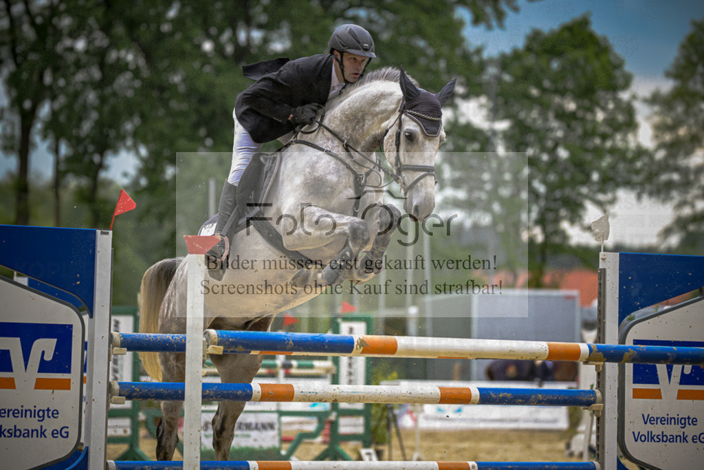 20240505-DOS_2428 | Entdecke hochwertige Reitturnierfotos von Foto Oger. Professionell, emotional und authentisch – jetzt Lieblingsmomente im Shop bestellen.Deutschlandweite Turnierfotografie. - Realisiert mit Pictrs.com